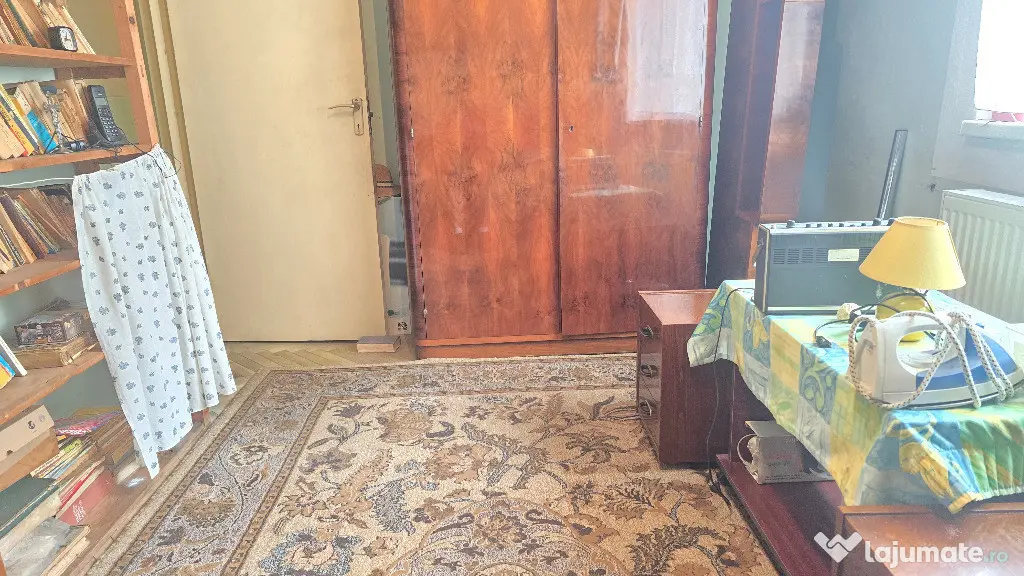 Vand apartament cu 2 camere in Deva, zona Piata Centrala, etaj 1,