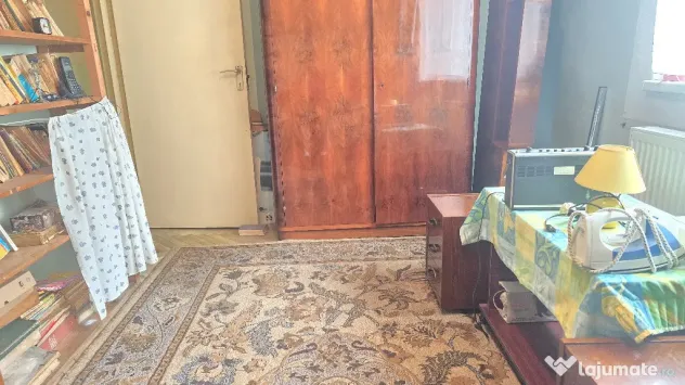Vand apartament cu 2 camere in Deva, zona Piata Centrala, etaj 1,