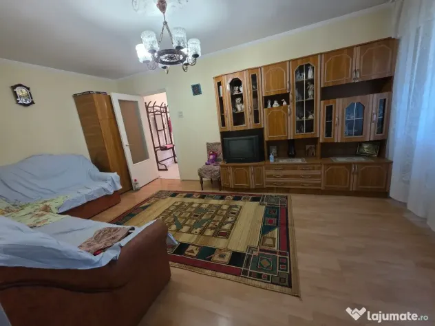 3 camere C. Calarasilor - Viziru , 2 balcoane, sup 70 mp
