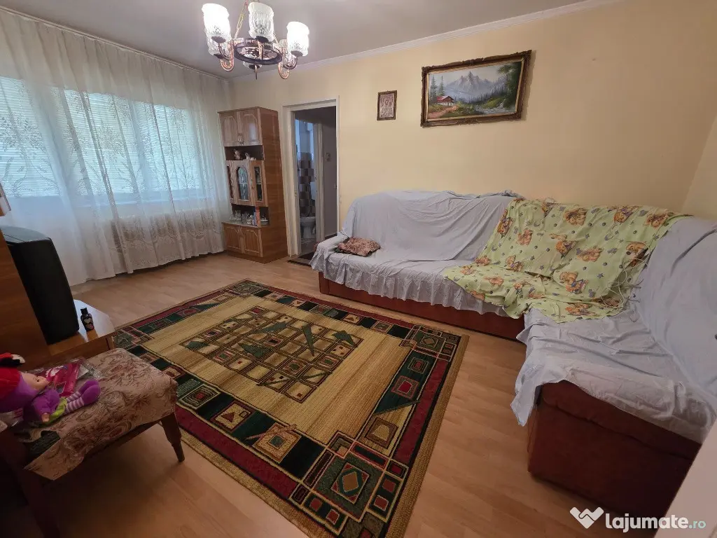 3 camere C. Calarasilor - Viziru , 2 balcoane, sup 70 mp