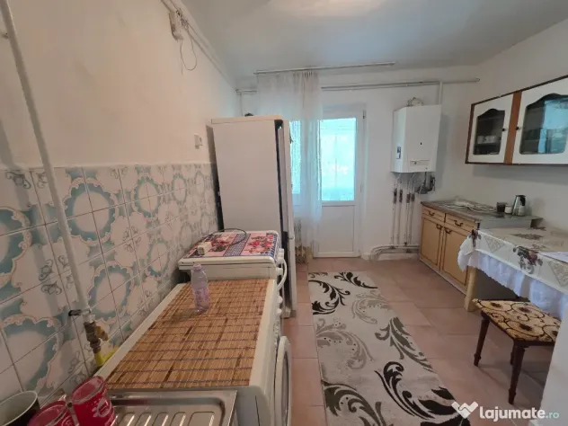 3 camere C. Calarasilor - Viziru , 2 balcoane, sup 70 mp
