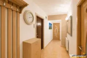 Apartament luminos cu 2 camere decomandate, Rasnov, Brasov. 
