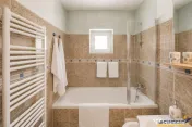 Apartament luminos cu 2 camere decomandate, Rasnov, Brasov. 