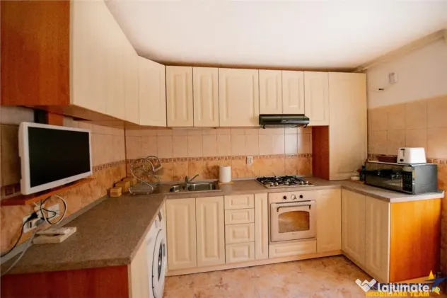 Apartament luminos cu 2 camere decomandate, Rasnov, Brasov.