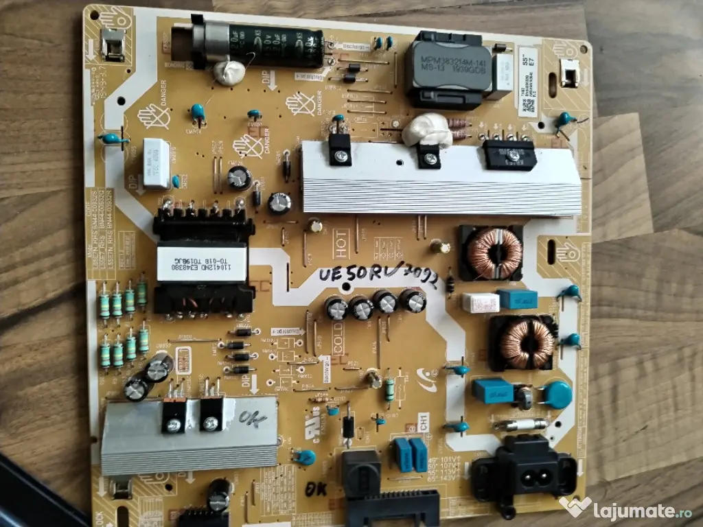 dezmembrez Samsung UE50RU7092u