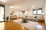 Apartament cu promenada la lac, parcare si boxa incluse