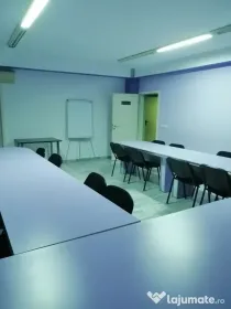 Vând mobilier sală de conferințe