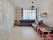 Rar pe piață: apartament la vilă, curte exclusivă de ... 