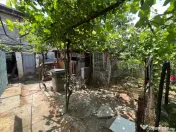 Casă cu teren 468 mp și deschidere la 2 străzi asfaltate, 