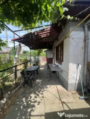 Casă cu teren 468 mp și deschidere la 2 străzi asfaltate, 