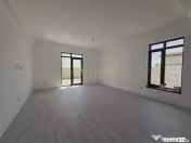 Casa parter- 4 camere- beci- 800m de autobuz,scoala, gradini
