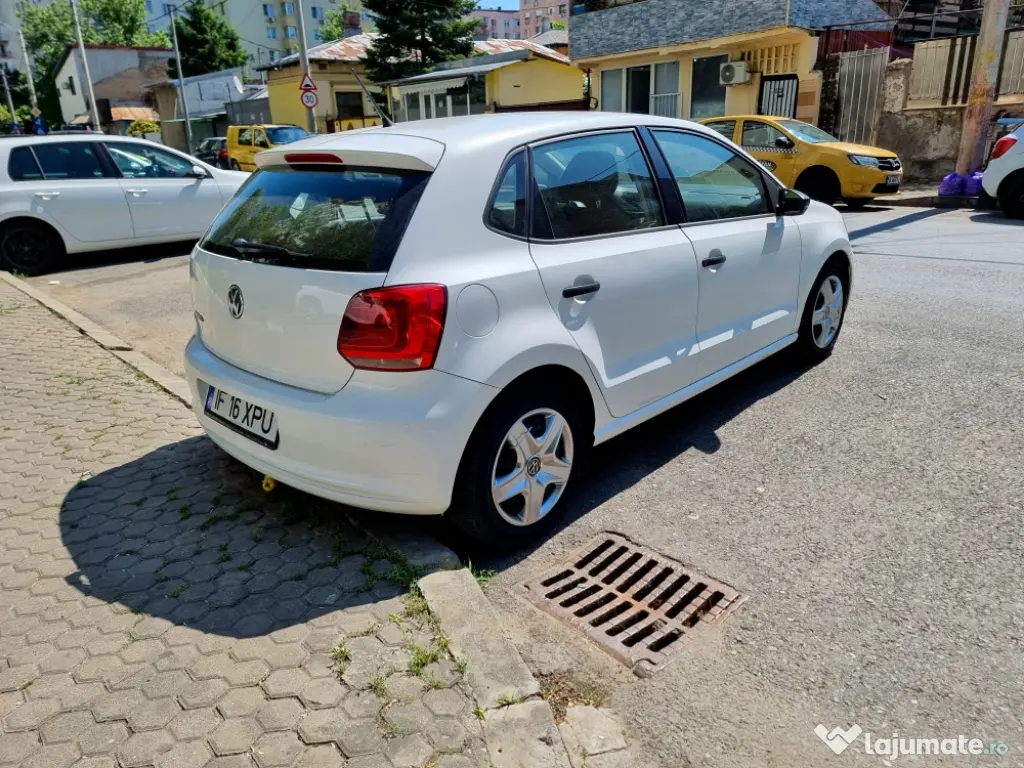 vând polo an 2011 . benzină 1.2