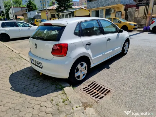 vând polo an 2011 . benzină 1.2