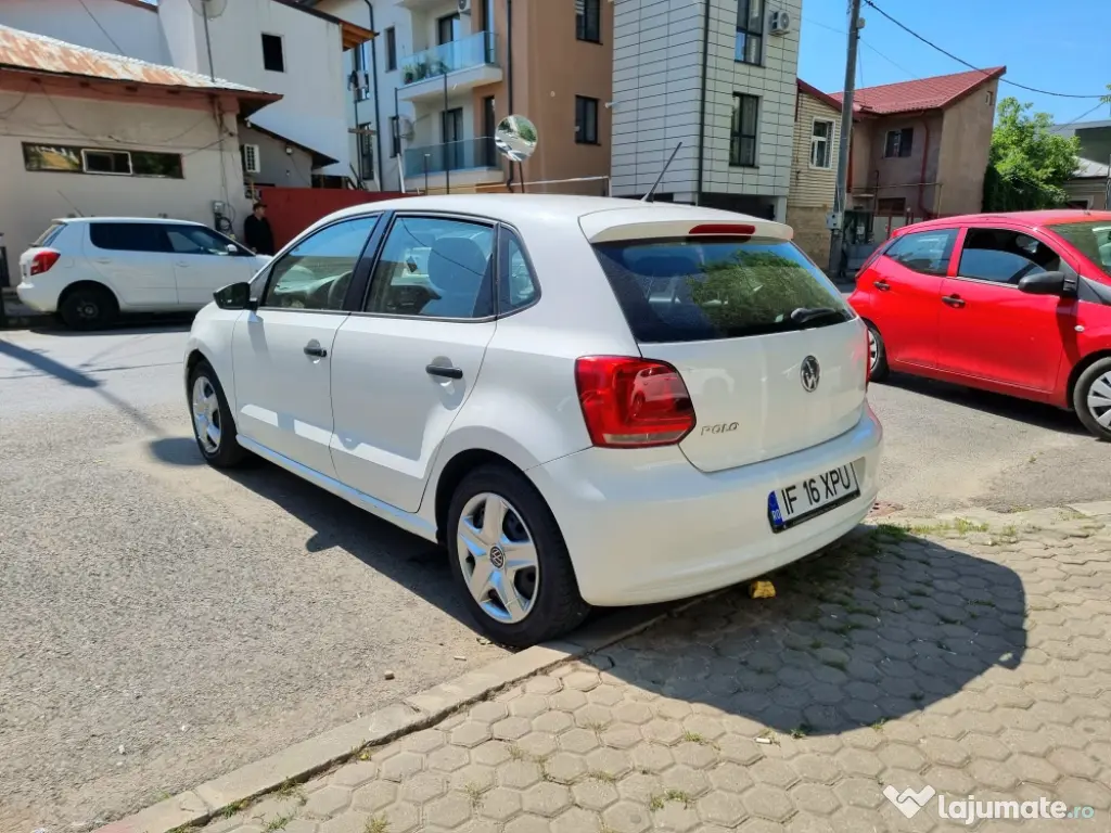 vând polo an 2011 . benzină 1.2