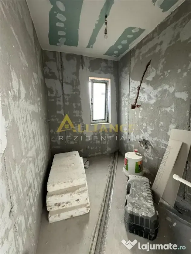 Vila P 1 cu 4 camere - 2 bai { Popesti Leordeni }
