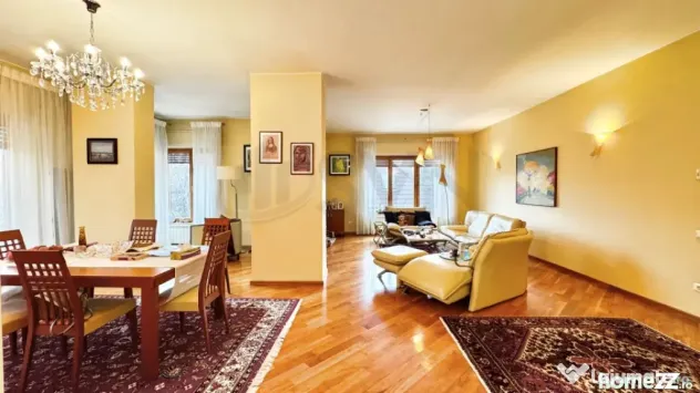 Capitale de 2 Apartamente plus Pod