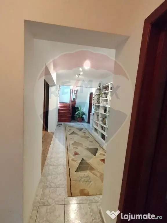 Vilă 328 mp;Teren 982 mp - Sediu firmă/clinică/grădin...