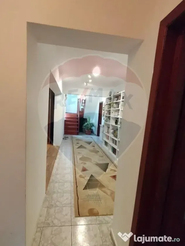 Vilă 328 mp;Teren 982 mp - Sediu firmă/clinică/grădin...