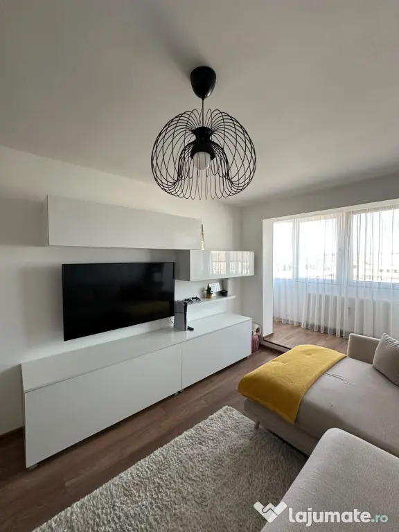 Apartament 3 camere, ultim etaj, vedere spre deal – complet mobilat, Bd. Dacia