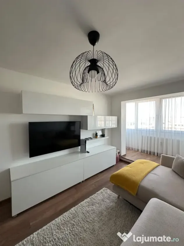 Apartament 3 camere, ultim etaj, vedere spre deal – complet mobilat, Bd. Dacia