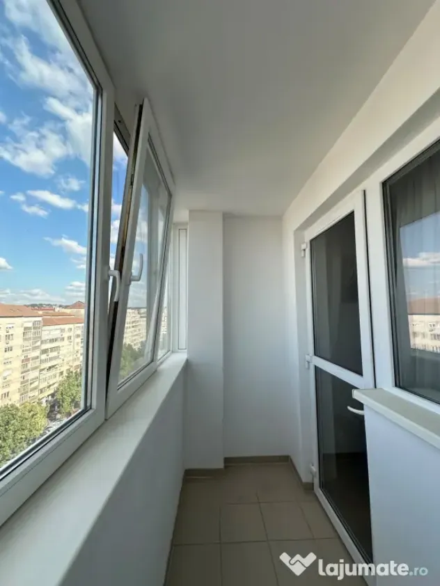 Apartament 3 camere, ultim etaj, vedere spre deal – complet mobilat, Bd. Dacia