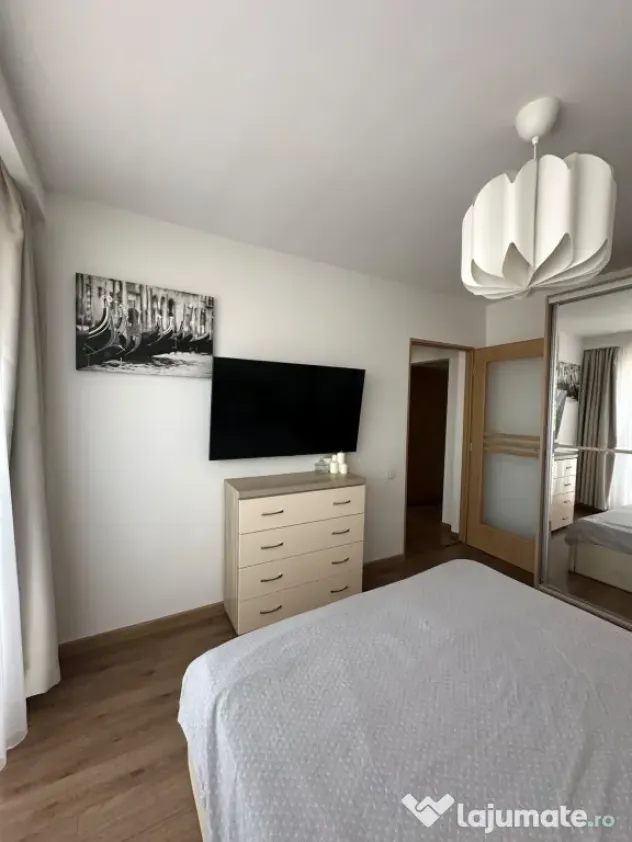 Apartament 3 camere, ultim etaj, vedere spre deal – complet mobilat, Bd. Dacia