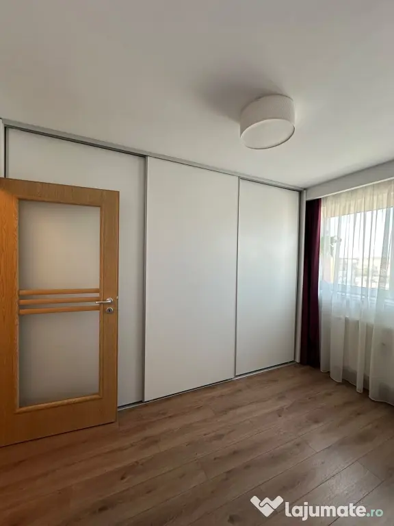 Apartament 3 camere, ultim etaj, vedere spre deal – complet mobilat, Bd. Dacia