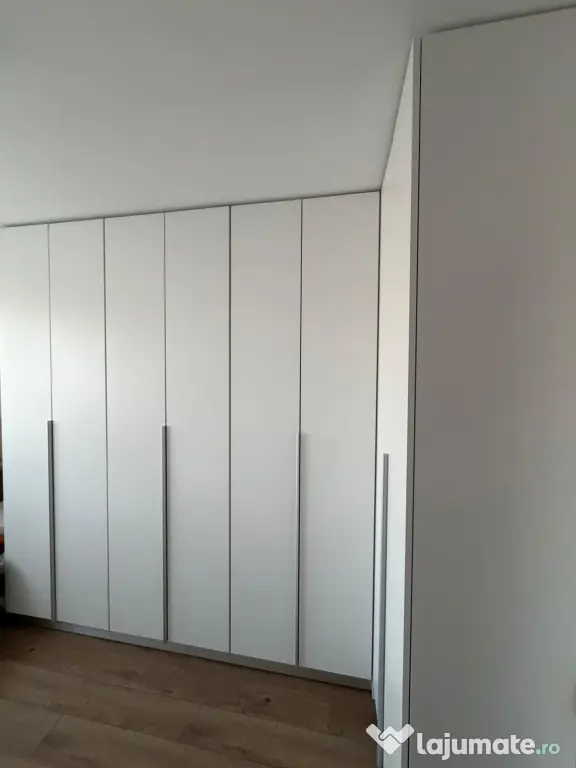 Apartament 3 camere, ultim etaj, vedere spre deal – complet mobilat, Bd. Dacia
