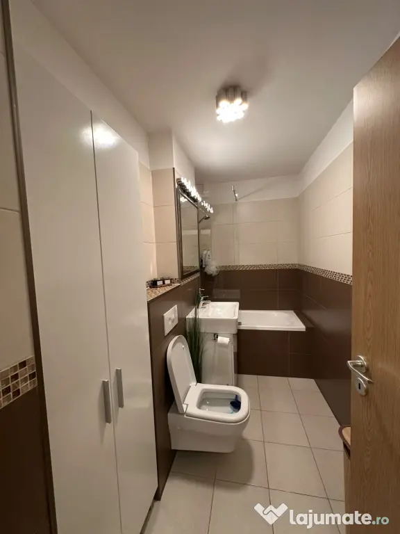 Apartament 3 camere, ultim etaj, vedere spre deal – complet mobilat, Bd. Dacia