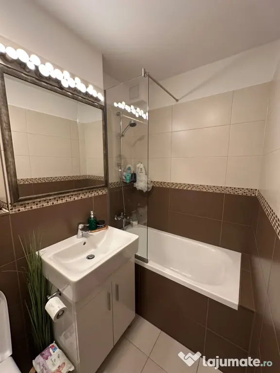 Apartament 3 camere, ultim etaj, vedere spre deal – complet mobilat, Bd. Dacia