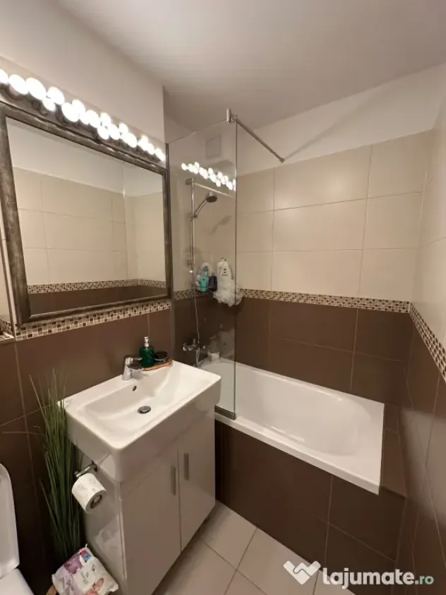 Apartament 3 camere, ultim etaj, vedere spre deal – complet mobilat, Bd. Dacia