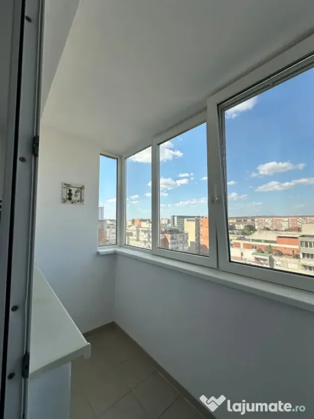 Apartament 3 camere, ultim etaj, vedere spre deal – complet mobilat, Bd. Dacia