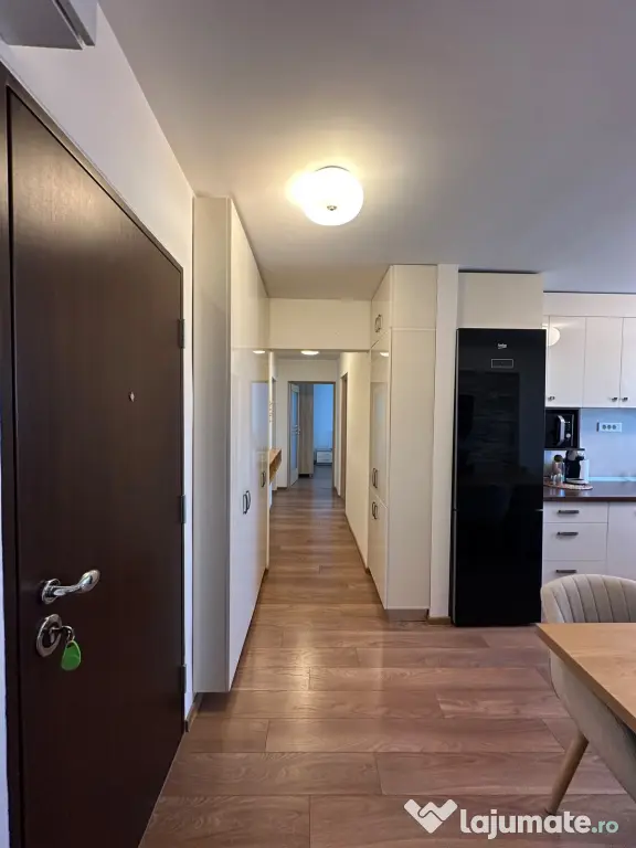 Apartament 3 camere, ultim etaj, vedere spre deal – complet mobilat, Bd. Dacia