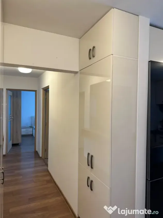 Apartament 3 camere, ultim etaj, vedere spre deal – complet mobilat, Bd. Dacia