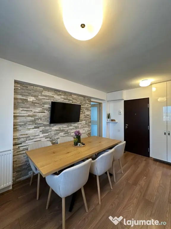 Apartament 3 camere, ultim etaj, vedere spre deal – complet mobilat, Bd. Dacia