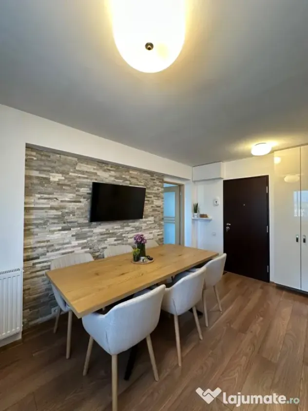 Apartament 3 camere, ultim etaj, vedere spre deal – complet mobilat, Bd. Dacia