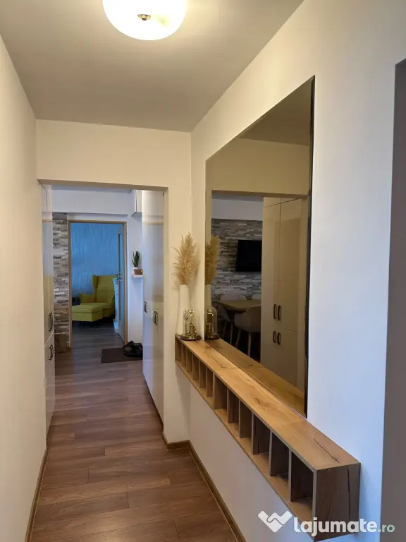 Apartament 3 camere, ultim etaj, vedere spre deal – complet mobilat, Bd. Dacia