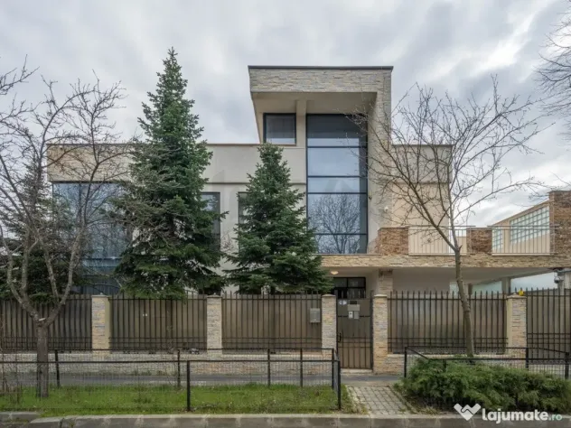 Casa moderna cu influente mediteraneene l Jandarmeriei