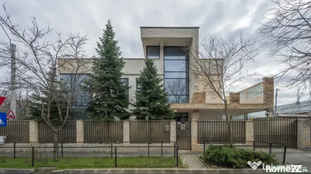 Casa moderna cu influente mediteraneene l Jandarmeriei