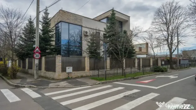 Casa moderna cu influente mediteraneene l Jandarmeriei