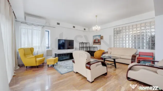 Casa moderna cu influente mediteraneene l Jandarmeriei