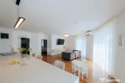 Apartament 4 camere, lux, 110mp, 2 parcari subterane, Zorolo