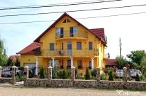 Închiriere proprietate 500 mp – 8 camere cu baie proprie – mobilată + parcare Sânmartin