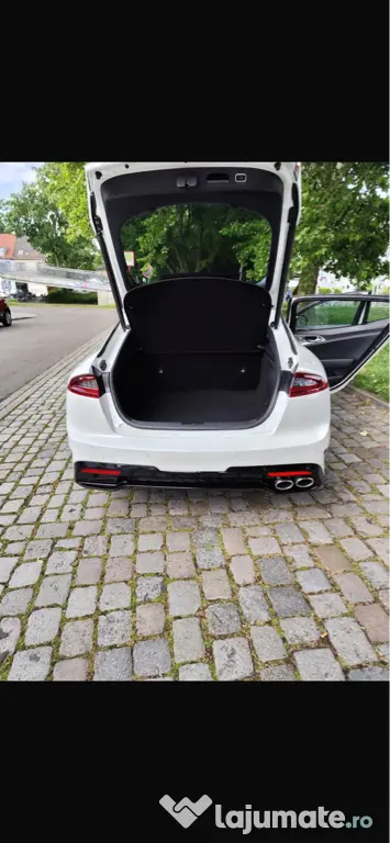 Kia Stinger auto