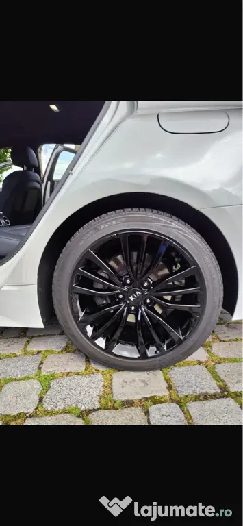 Kia Stinger auto