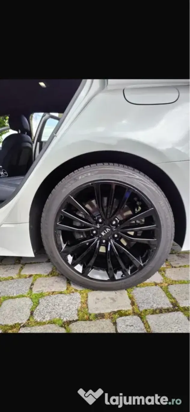 Kia Stinger auto