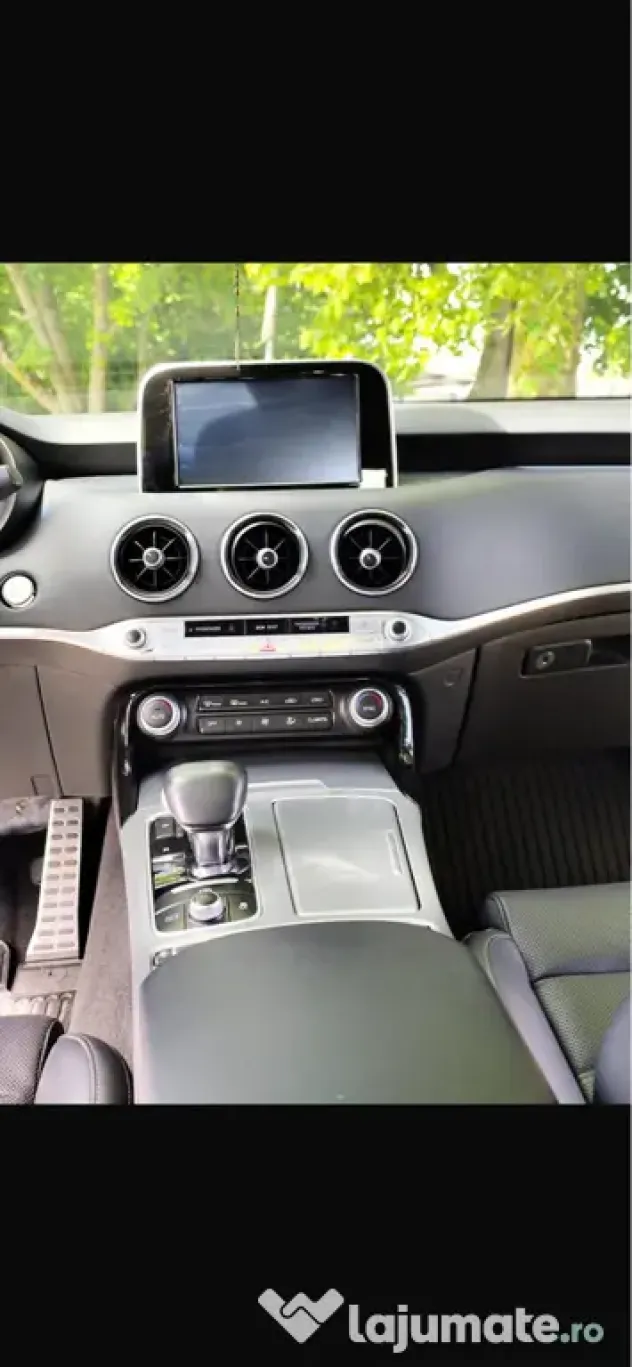 Kia Stinger auto