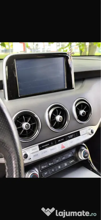 Kia Stinger auto