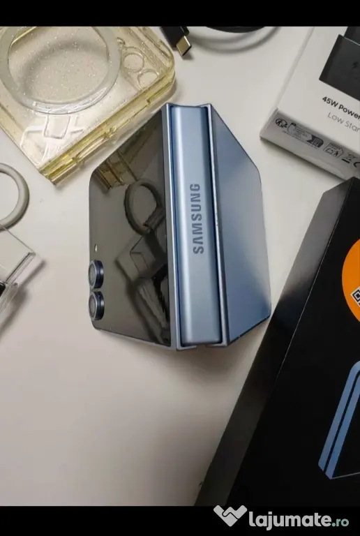 Vând Samsung flip 6 albastru deschis