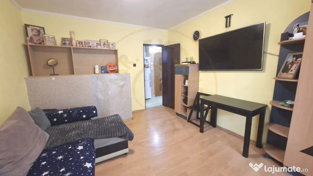 Apartament de 2 camere et.1 zona Piață Razboeni